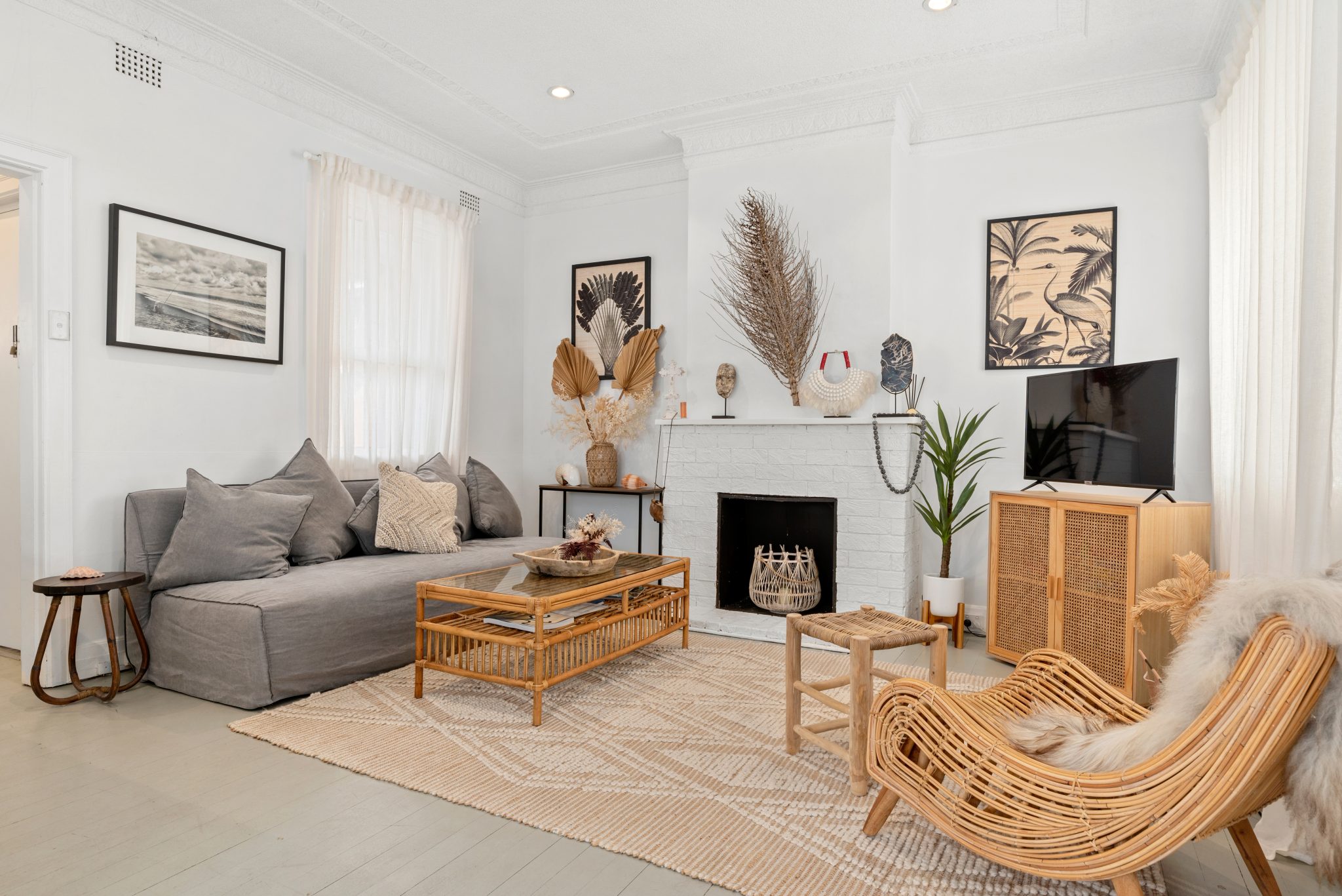 Executive prestige rental living and dining room, Sydney
