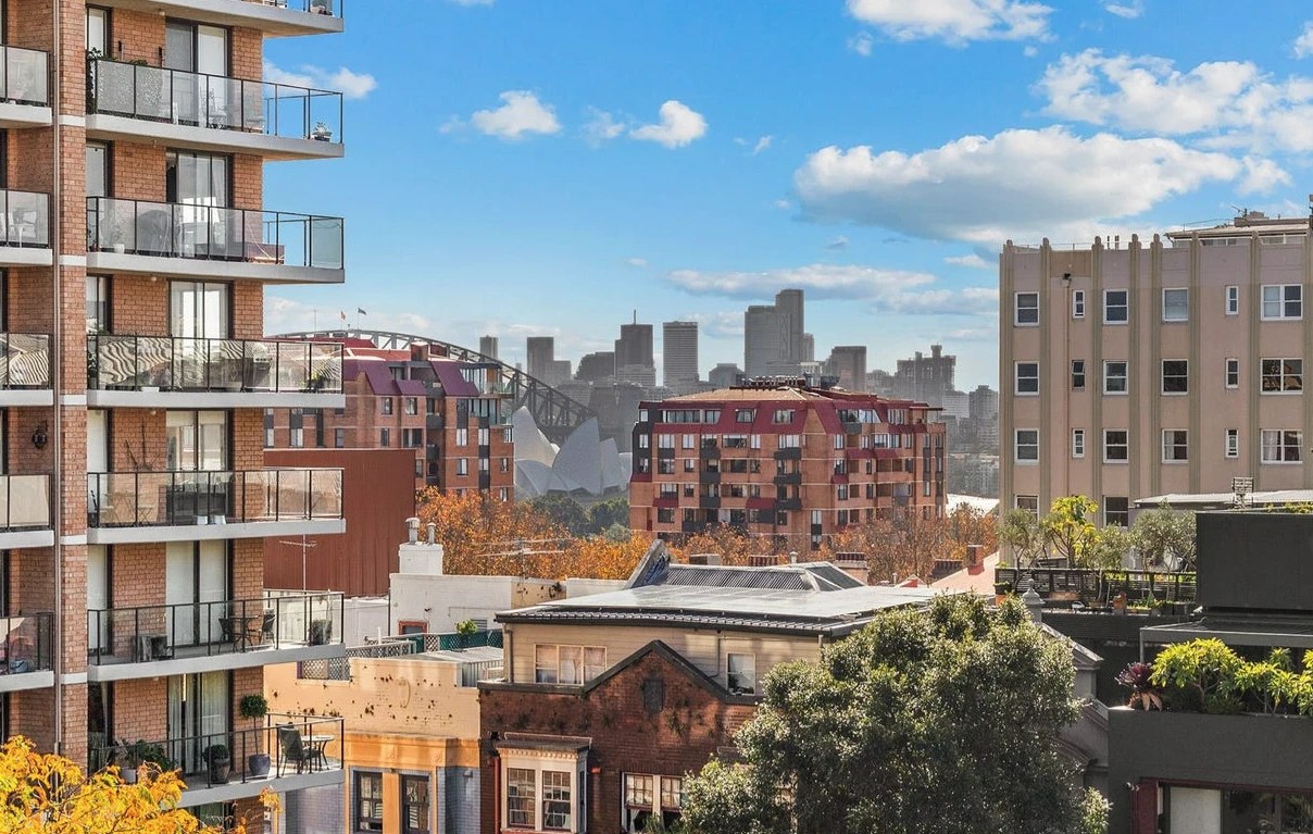 Potts Point apartment buildings, with the Opera House, Harbour Bridge and city skyline behind